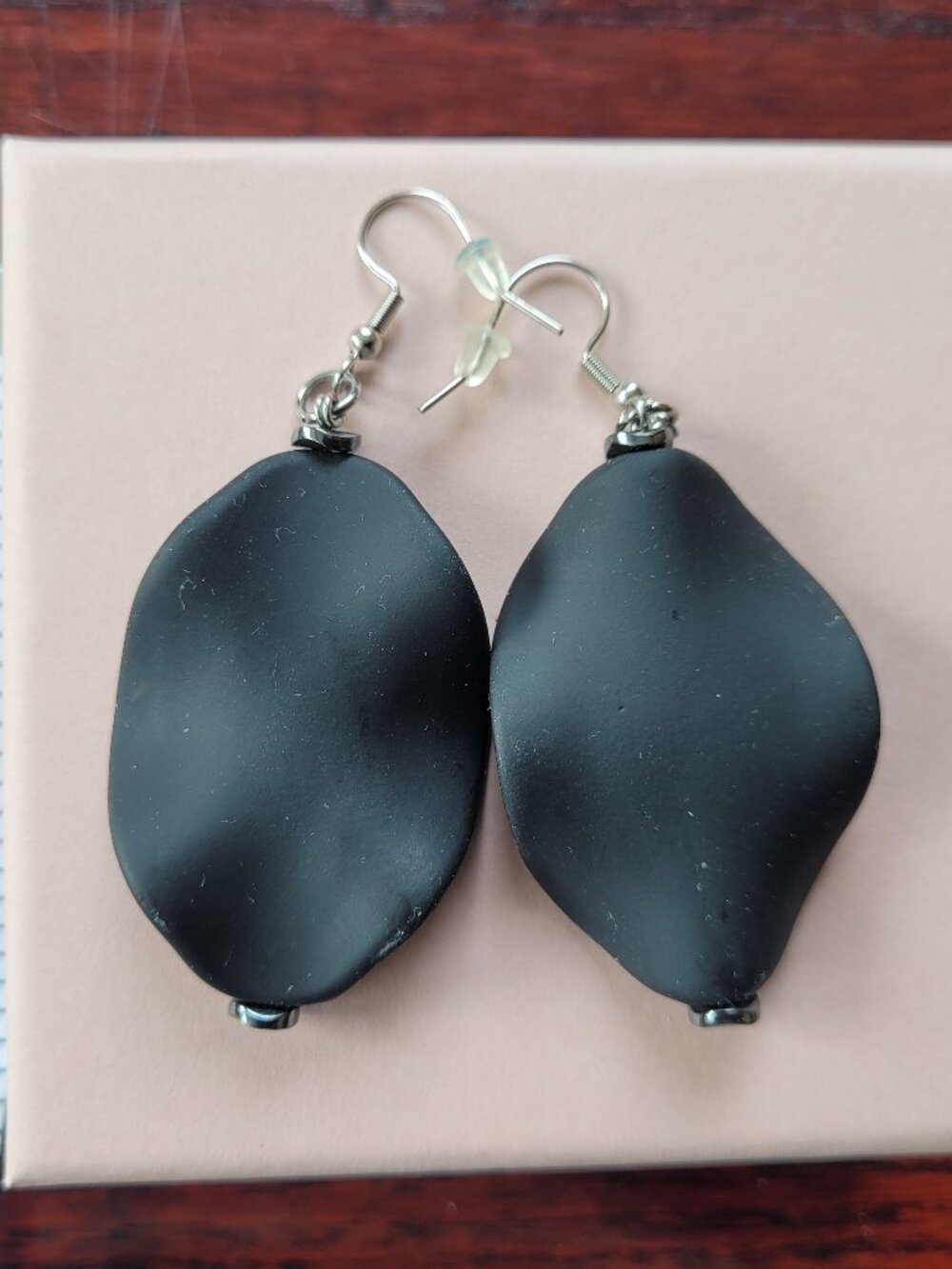 Black wavy drop earrings